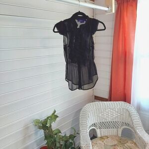 MILEY CYRUS SLEEVELESS SHEAR RUFFLED BLOUSE